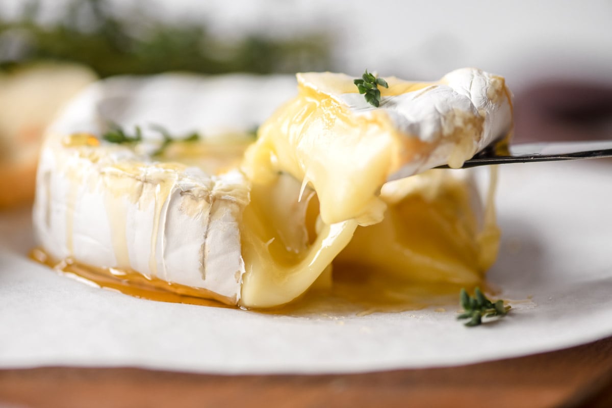 Quick & Creamy: Your Guide to the Perfect Baked Brie Appetizer